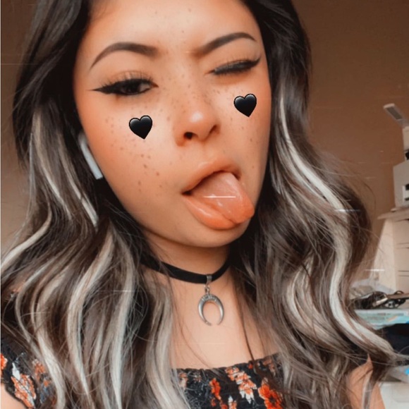 Meet Your Posher🖤 - Picture 3 of 11